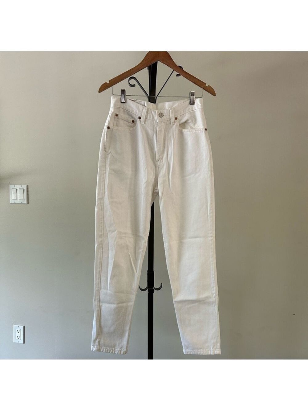 LEVI’S Tapered Fit Petite White Denim Jeans, Size 8.
